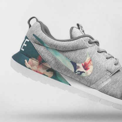 Immagine di Nike Floral Roshe Customized Running Shoes